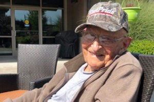 Stebuklų būna: 104 metų senolis įveikė koronavirusą per savo gimtadienį