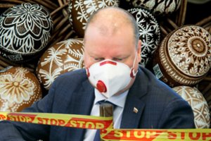 Šventinio savaitgalio ribojimus pristatęs S. Skvernelis: jų nesilaikant gali tekti lankyti ne giminaičius, o jų kapus