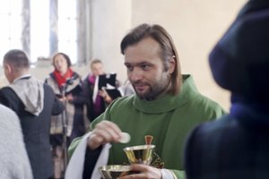 Kunigas A. Toliatas  apie artėjančias Velykas: „Reikia išmokti artumo per atstumą“