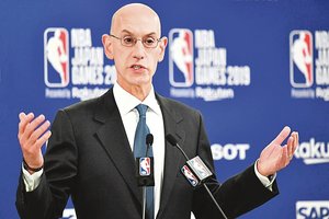 NBA sprendžia klausimus dėl žaidėjų atlyginimų