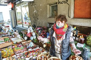 Kaune Velykų puošmenų kūrėjai nesulaukia pirkėjų, nors jas parduoda kone pusvelčiui