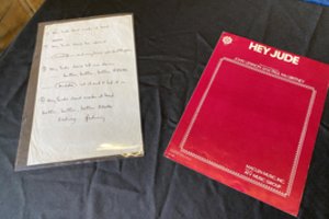 Lapas su ranka rašytais dainos „Hey Jude“ žodžiais aukcione parduotas už 0,9 mln. dolerių