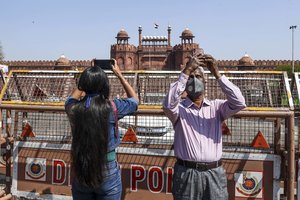 Indijoje turistai buvo priversti 500 kartų parašyti „atsiprašau“ dėl karantino pažeidimo