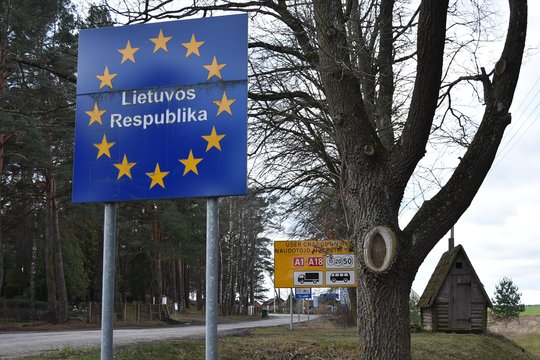 2003 m. Lietuva Atėnuose pasirašė Stojimo į Europos Sąjungą sutartį. Tokią pačią sutartį pasirašė Estija, Latvija, Čekija, Kipras, Lenkija, Malta, Slovėnija, Slovakija ir Vengrija.<br>A.Srėbalienės nuotr.