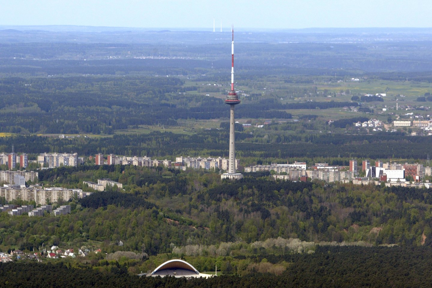 1980 m. iš naujojo Vilniaus televizijos bokšto Karoliniškėse pradėtos transliuoti radijo programos.<br>I.Gelūno nuotr.