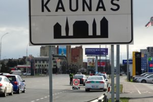 Tuščiose Kauno gatvėse vakarop vaizdas pasikeitė