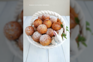 Minkštos, purios ir skanios varškės spurgytės su sutirštintu pienu