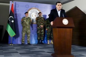 Kelis svarbius miestus praradusios Kh. Haftaro pajėgos apšaudė Libijos sostinę raketomis