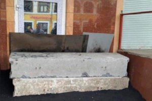 Maskvos valdžia kirto karantino nesilaikiusiai kavinei: duris užvirino ir užkrovė blokais