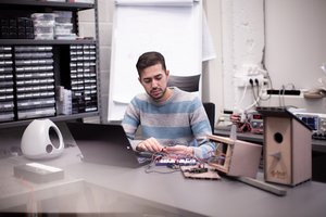 Studentas iš Brazilijos atvyko į Lietuvą mokytis veido atpažinimo technologijų