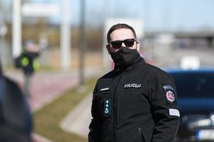Apklausa: dauguma šalies gyventojų laikosi karantino metu taikomų ribojimų