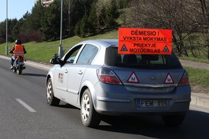 „Regitra“ atnaujina vairuotojų egzaminavimą – štai kas bus pirmieji  