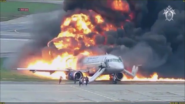Paviešinti naujausi 41 gyvybę nusinešusios „Superjet“ lėktuvo katastrofos vaizdai