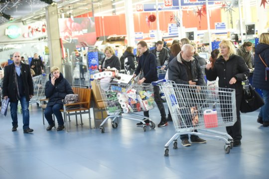 Sudėliojo į etapus: kada atsidarys prekybos centrai, turgavietės, sporto aikštynai