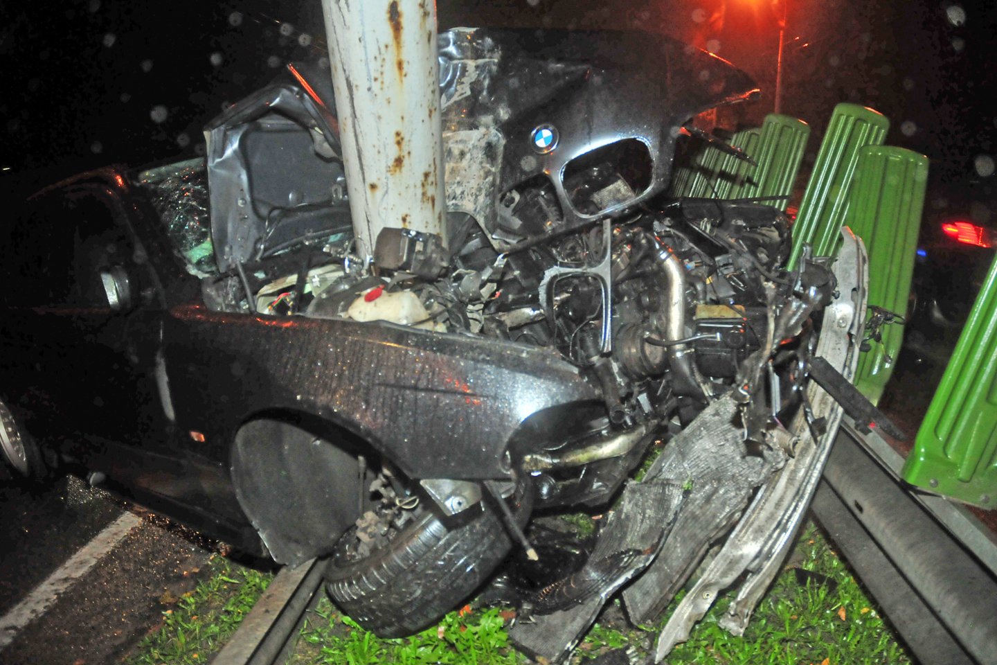 Kauno policija tiria aplinkybes avarijos, kurią automobiliu BMW sukėlė girta ir beteisė moteris.<br>A.Vaitkevičiaus asociatyvi nuotr.