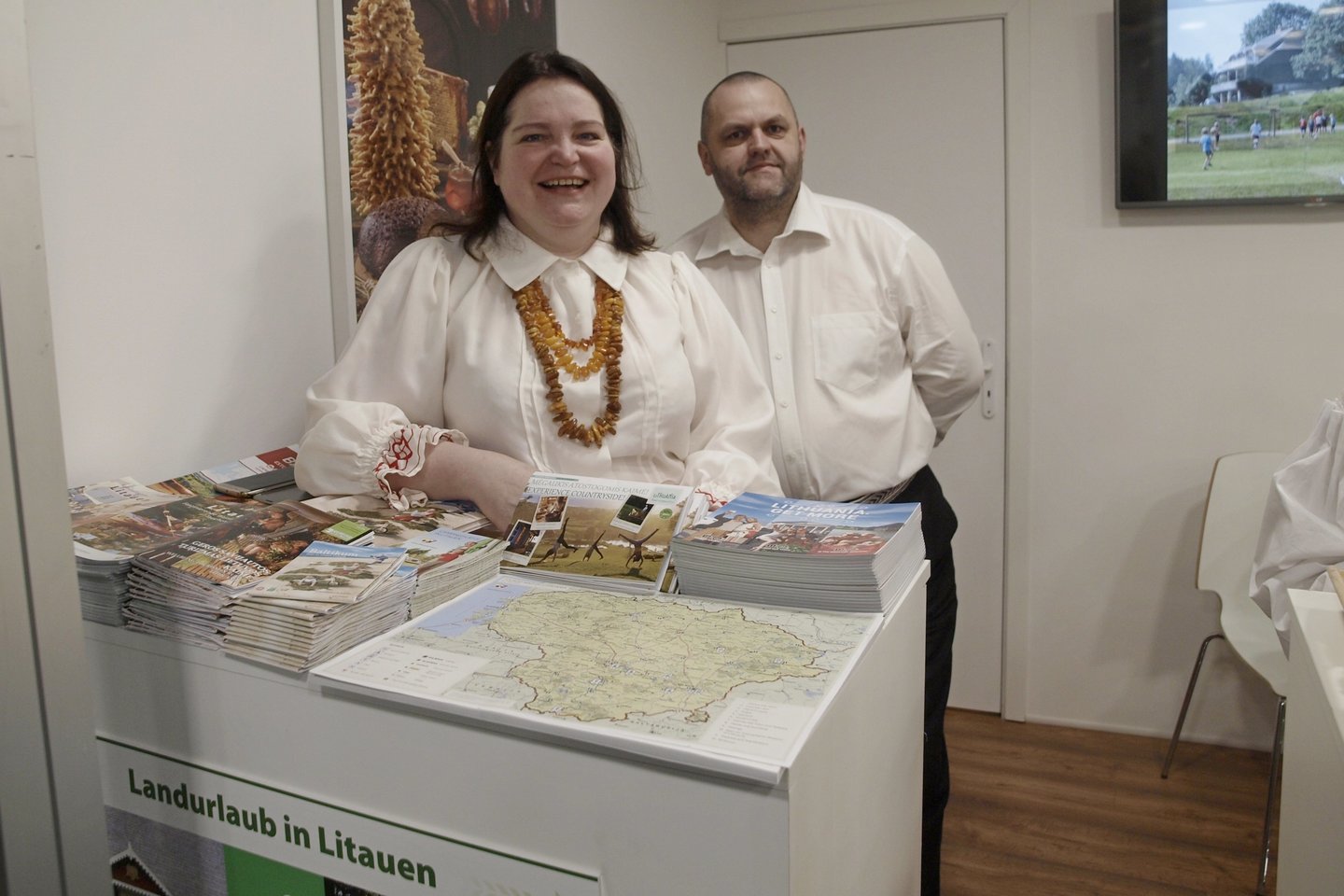 G.Mileikaitė ir G.Gudas Lietuvos kaimo turizmo sodybų asociaciją atstovavo parodoje Vokietijoje.<br> A.Srėbalienės nuotr.