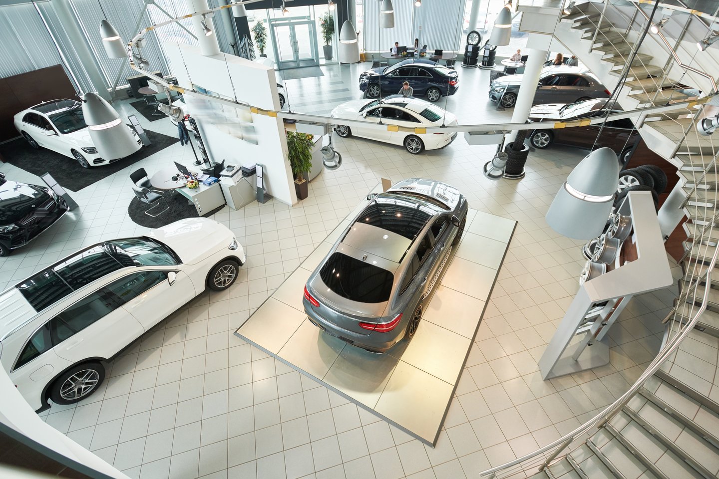 ​Kovo mėnesį naujų automobilių ES parduota 55,1 proc. mažiau nei tą patį mėnesį praėjusiais metais. <br>rf123.com nuotr. 