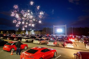 Į Vilnių sugrįžta kinas: startavo pirmasis automobilių kino teatras   