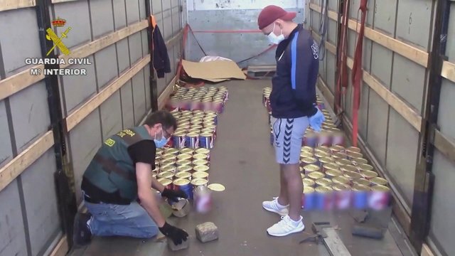 Ispanijoje įkliuvo narkotikų prekyba vertęsi lietuviai: kvaišalus slėpė pomidorų skardinėse   