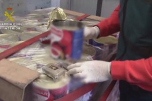 Karantino apribojimai nė motais: trys lietuviai įkliuvo išradingai gabendami narkotikus