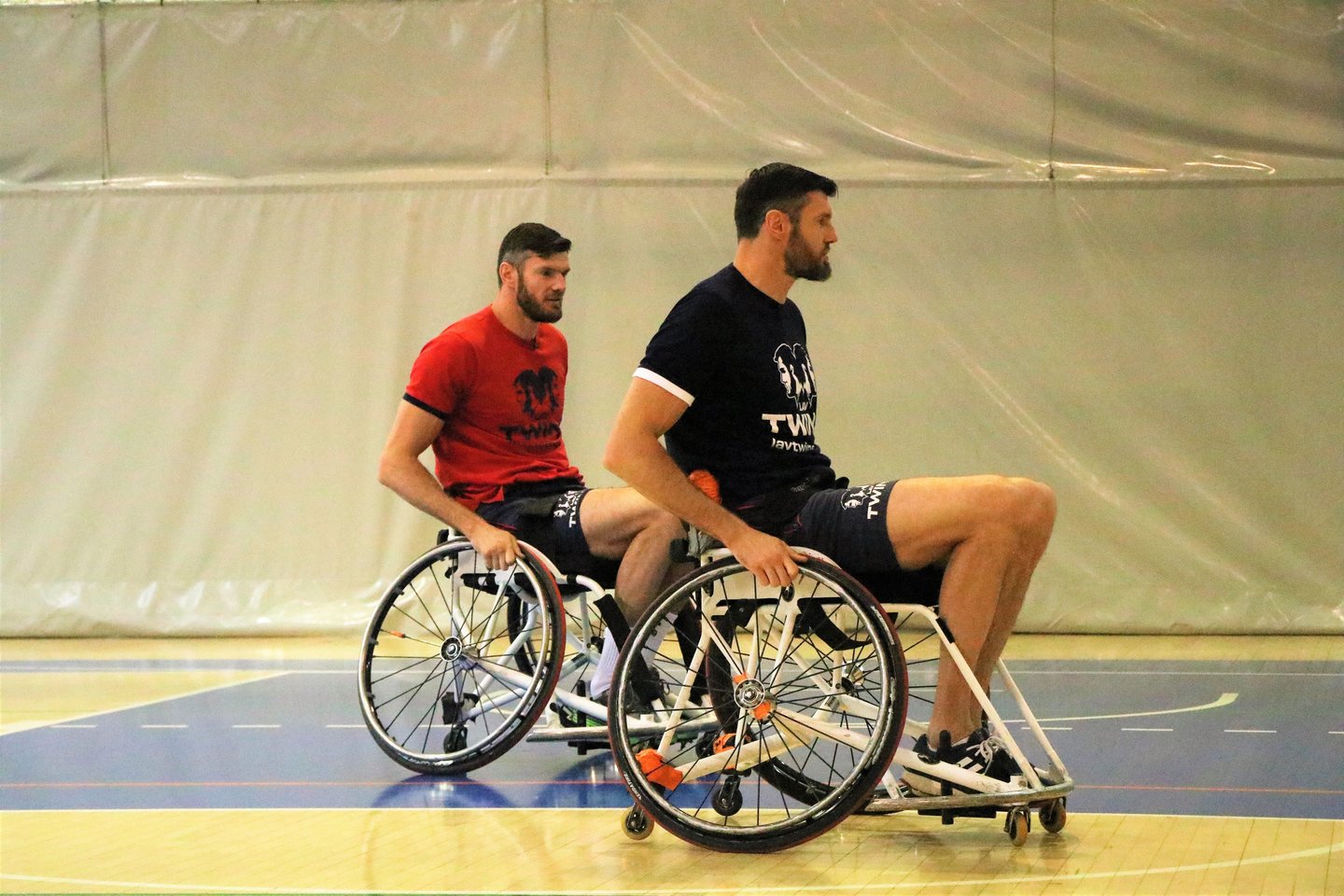  Broliai Lavrinovičiai prieš brolius Skučius vežimėlių krepšinyje<br> paralimpic.lt nuotr.