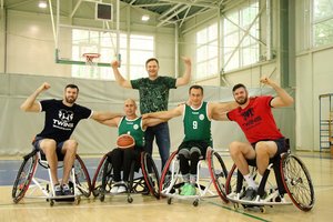 Paralimpinis iššūkis: broliai D. ir K. Lavrinovičiai prieš brolius K. ir V. Skučus vežimėlių krepšinyje