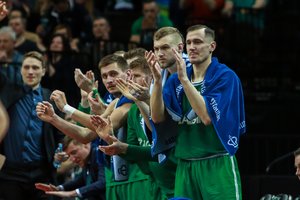 FIBA pranešė, kaip klubai turės „karpyti“ krepšininkams algas