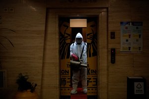 Vienas ventiliatorius – trims milijonams žmonių: trečiojo pasaulio šalys pasitinka viruso bangą