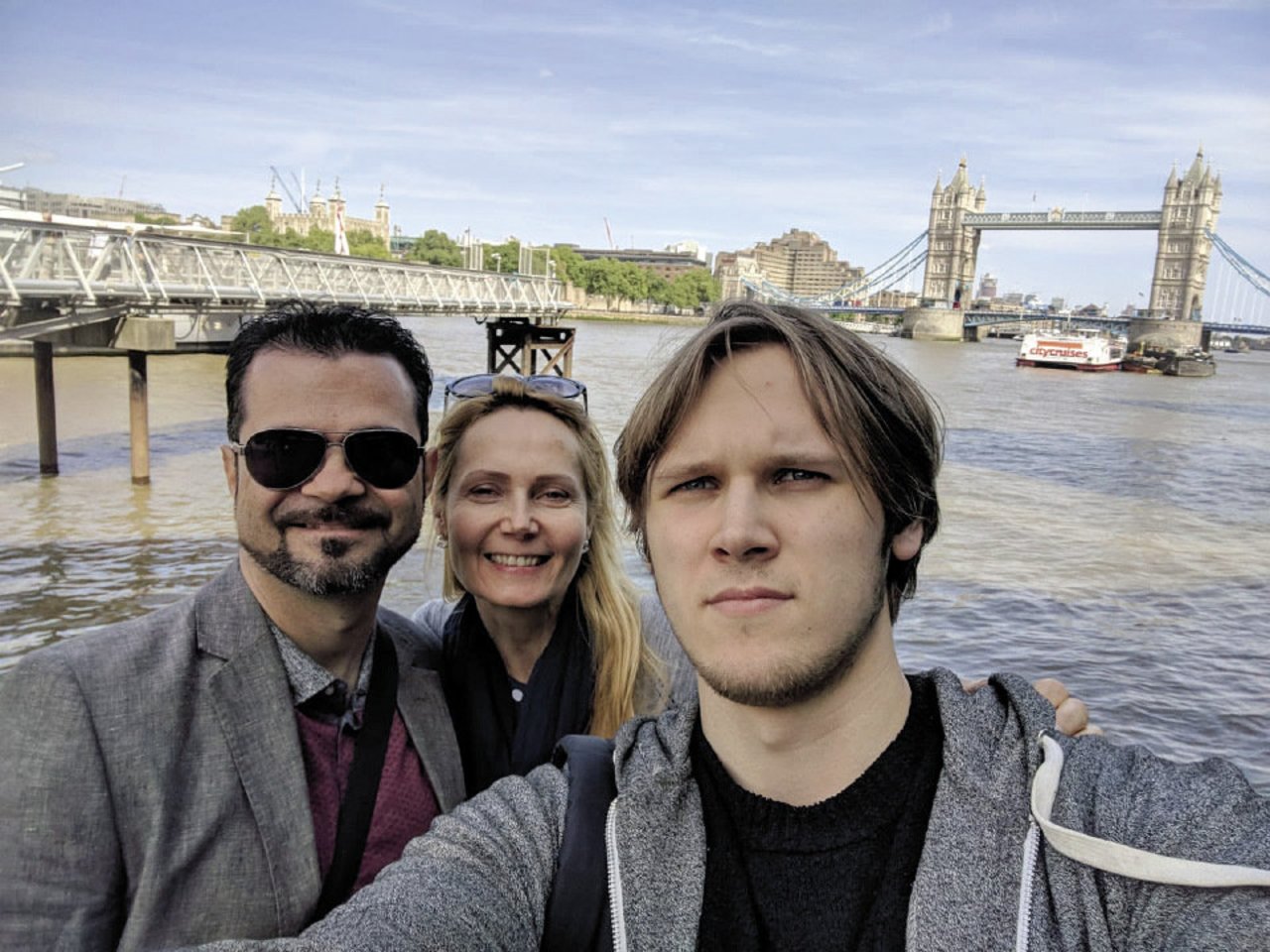 D.Leleivaitė džiaugiasi, kad sužadėtinis Savvas su jos sūnumi Vykintu nuo pat pažinties pradžios puoselėja darnius santykius.<br>Asmeninio albumo nuotr.