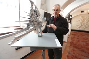 Skulptorius S. Žirgulis: „Valstybės pagrindas – kultūra, o ne auksu padengta santechnika“ 