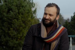 Aktoriui Tadui Gryn – neįprasta užduotis: seriale pakeitė Dainių Kazlauską