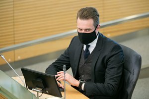 Užvirė diskusijos dėl posėdžių organizavimo: opozicija klausė, pagal kieno dūdelę šoka Seimas