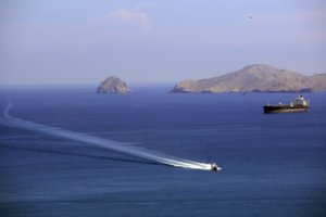 Prie Benino krantų laivą užgrobę piratai laiko keletą jūrininkų