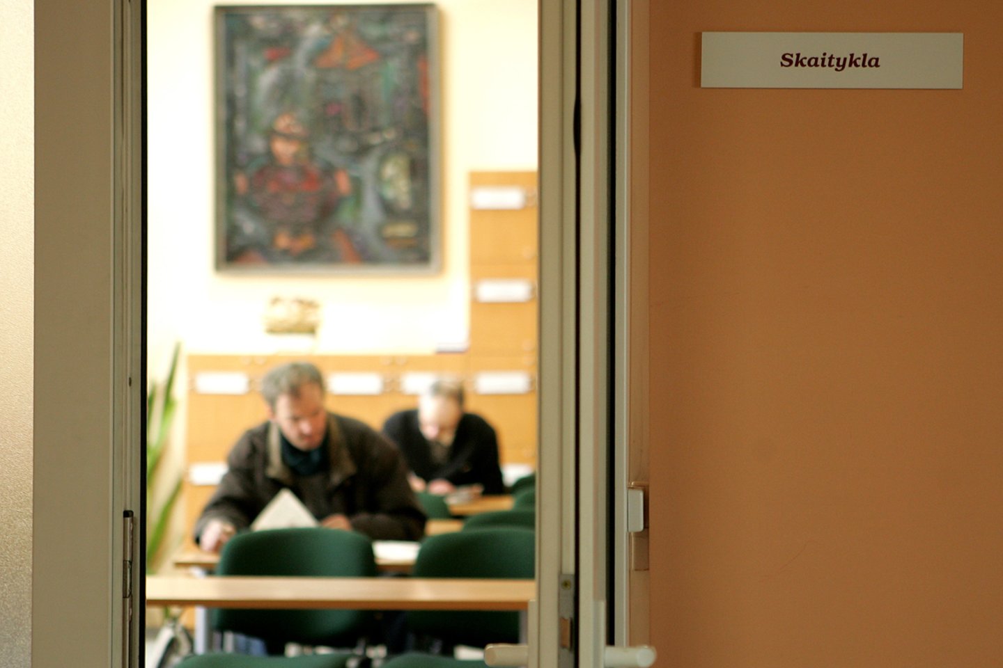 Švietimo, mokslo ir sporto ministerija, sulaukusi klausimų iš Lietuvos moksleivių sąjungos, kodėl buvo priimtas sprendimas vykdyti brandos egzaminus, kaip jie bus organizuojami, pateikia paaiškinimus.<br>V.Balkūno nuotr.