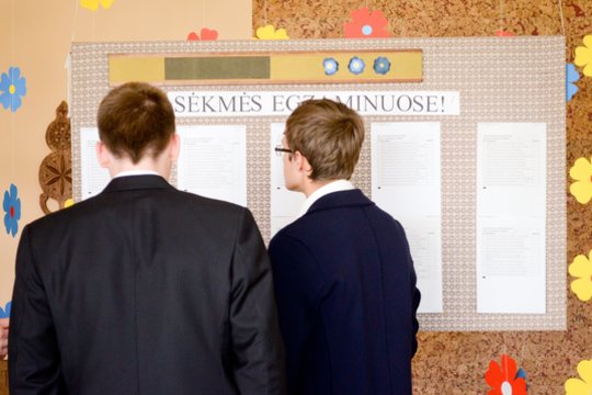 Ministerija pateikė paaiškinimus, kodėl nuspręsta egzaminus rengti ir kaip viskas vyks