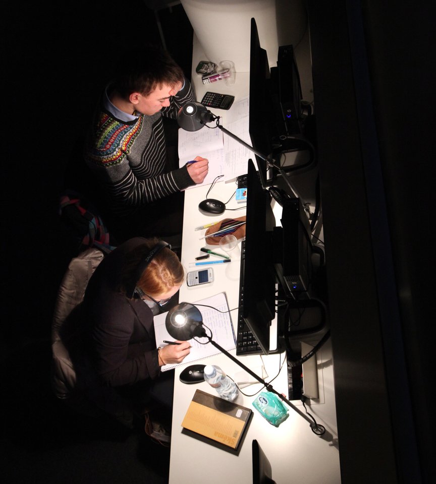 Švietimo, mokslo ir sporto ministerija, sulaukusi klausimų iš Lietuvos moksleivių sąjungos, kodėl buvo priimtas sprendimas vykdyti brandos egzaminus, kaip jie bus organizuojami, pateikia paaiškinimus.<br>V.Balkūno nuotr.