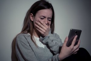 Paskutiniai nuo koronaviruso mirštančios motinos žodžiai dukrai veria širdį