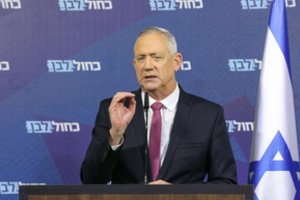 B. Gantzas naujojoje Izraelio vyriausybėje turi užimti gynybos ministro postą