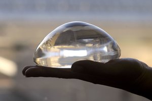 Toronte moterį, kuriai buvo šauta į krūtinę, išgelbėjo krūtų implantai