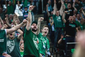 Kilnus „Žalgirio“ sirgalių gestas: raginta pasilikti nupirktus bilietus