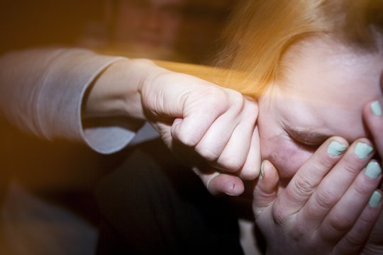 Biržų r. susipykęs su moterimi, vyras išstūmė ją per langą