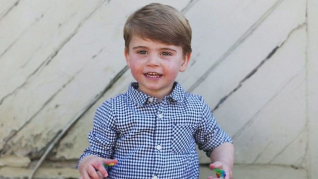 Jungtinės Karalystės princo Louiso gimtadienio proga išplatintos ypatingos mažylio nuotraukos