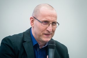 Į pandemijos šešėlyje vykstančias „Versmės“ kūrybines dirbtuves kviečia Sigitas Parulskis