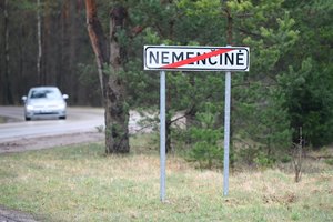 Nuo penktadienio vidurnakčio naikinami ribojimai Nemenčinės gyventojams