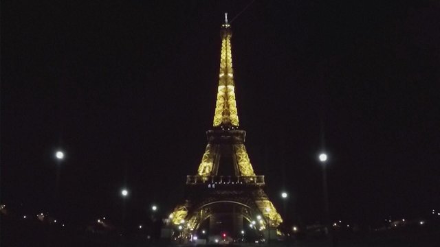 Virtualus turas po naktinį Paryžių: gatvėse – tuštuma ir mirtina tyla