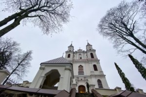 Nuo pirmadienio atnaujinamos mišios su žmonėmis, bet kelios sąlygos išlieka