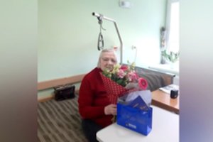 Gerokai jaunesnė atrodanti šimtametė seka šalies ir pasaulio naujienas