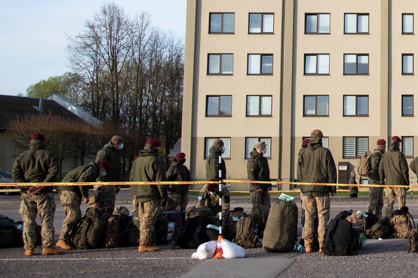  Lietuvos kariai grįžo iš tarptautinės operacijos Malyje, juos pakeitė nauja pamaina.<br> Krašto apsaugos ministerijos nuotr.