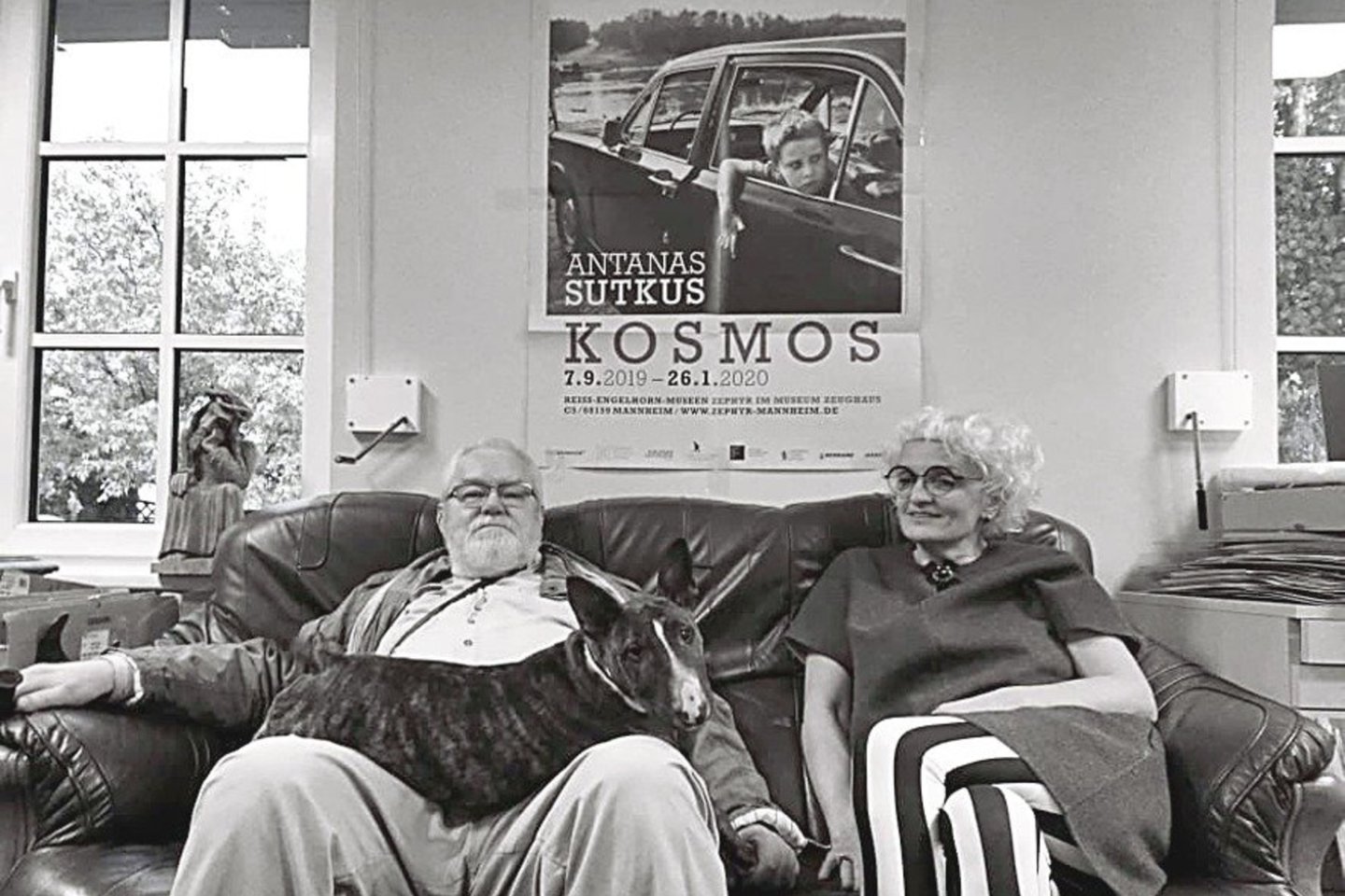 Vienas garsiausių lietuvių fotomenininkų A.Sutkus karantiną leidžia namuose su žmona Rima ir augintiniais.<br>A.Morozovo nuotr.