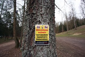 Išskirtinio grožio Kauno marių regioninį parką subjaurojo keturračiai 